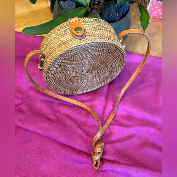 The Winding Road Round Bag- Natural Handcrafted by Balinese Women - Picture 1 of 7